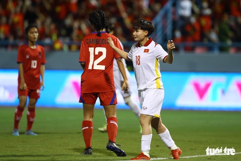 Thắng Campuchia 7-0, tuyển nữ Việt Nam đoạt ngôi đầu bảng - Ảnh 1. Thắng Campuchia 7-0, tuyển nữ Việt Nam đoạt ngôi đầu bảng - Ảnh 1.