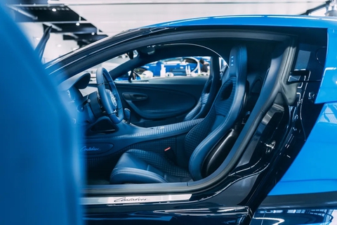 Siêu xe Bugatti của Cristiano Ronaldo mất tới 16 tuần chỉ để chế tạo nội thất - Ảnh 1. Siêu xe Bugatti của Cristiano Ronaldo mất tới 16 tuần chỉ để chế tạo nội thất - Ảnh 1.