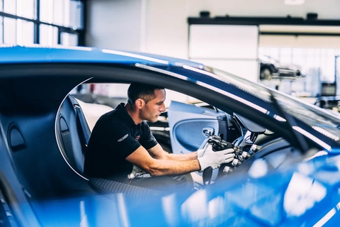 Siêu xe Bugatti của Cristiano Ronaldo mất tới 16 tuần chỉ để chế tạo nội thất - Ảnh 4. Siêu xe Bugatti của Cristiano Ronaldo mất tới 16 tuần chỉ để chế tạo nội thất - Ảnh 4.