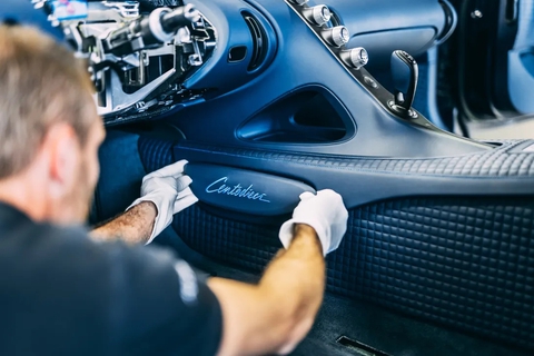 Siêu xe Bugatti của Cristiano Ronaldo mất tới 16 tuần chỉ để chế tạo nội thất - Ảnh 5. Siêu xe Bugatti của Cristiano Ronaldo mất tới 16 tuần chỉ để chế tạo nội thất - Ảnh 5.