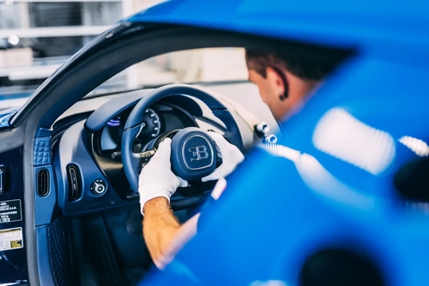 Siêu xe Bugatti của Cristiano Ronaldo mất tới 16 tuần chỉ để chế tạo nội thất - Ảnh 7. Siêu xe Bugatti của Cristiano Ronaldo mất tới 16 tuần chỉ để chế tạo nội thất - Ảnh 7.
