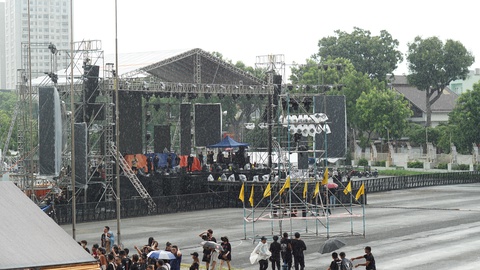 Hơn 5.000 khán giả cháy cùng 9 ban nhạc đêm Rock’n’Share 2022 dưới những cơn mưa - Ảnh 5. Hơn 5.000 khán giả cháy cùng 9 ban nhạc đêm Rock’n’Share 2022 dưới những cơn mưa - Ảnh 5.