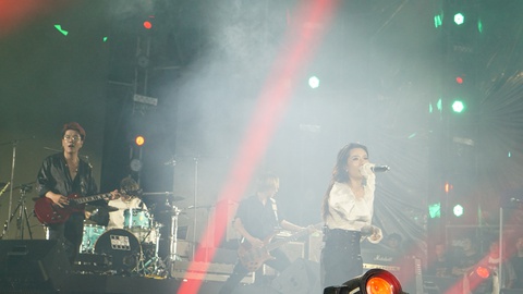Hơn 5.000 khán giả cháy cùng 9 ban nhạc đêm Rock’n’Share 2022 dưới những cơn mưa - Ảnh 7. Hơn 5.000 khán giả cháy cùng 9 ban nhạc đêm Rock’n’Share 2022 dưới những cơn mưa - Ảnh 7.