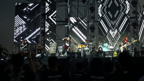 Hơn 5.000 khán giả cháy cùng 9 ban nhạc đêm Rock’n’Share 2022 dưới những cơn mưa - Ảnh 1. Hơn 5.000 khán giả cháy cùng 9 ban nhạc đêm Rock’n’Share 2022 dưới những cơn mưa - Ảnh 1.