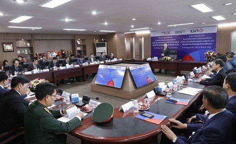 Chủ tịch Quốc hội thăm và làm việc với Ngân hàng Liên doanh Lào - Việt - Ảnh 2. Chủ tịch Quốc hội thăm và làm việc với Ngân hàng Liên doanh Lào - Việt - Ảnh 2.