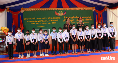 Việt Nam, Campuchia giao lưu hữu nghị quốc phòng ở biên giới - Ảnh 5. Việt Nam, Campuchia giao lưu hữu nghị quốc phòng ở biên giới - Ảnh 5.