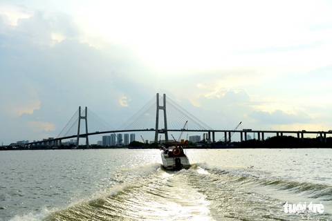 Bí thư, Chủ tịch TP.HCM khảo sát tìm cách phát triển sông Sài Gòn - Ảnh 13. Bí thư, Chủ tịch TP.HCM khảo sát tìm cách phát triển sông Sài Gòn - Ảnh 13.