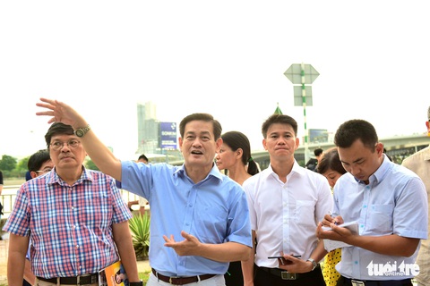 Bí thư, Chủ tịch TP.HCM khảo sát tìm cách phát triển sông Sài Gòn - Ảnh 6. Bí thư, Chủ tịch TP.HCM khảo sát tìm cách phát triển sông Sài Gòn - Ảnh 6.