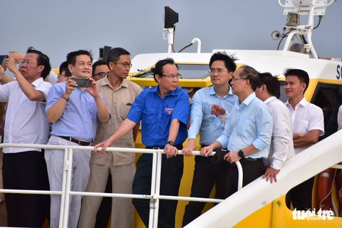 Bí thư, Chủ tịch TP.HCM khảo sát tìm cách phát triển sông Sài Gòn - Ảnh 10. Bí thư, Chủ tịch TP.HCM khảo sát tìm cách phát triển sông Sài Gòn - Ảnh 10.