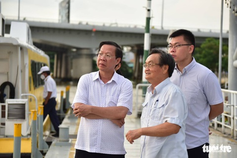 Bí thư, Chủ tịch TP.HCM khảo sát tìm cách phát triển sông Sài Gòn - Ảnh 3. Bí thư, Chủ tịch TP.HCM khảo sát tìm cách phát triển sông Sài Gòn - Ảnh 3.