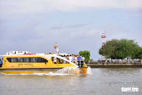 Bí thư, Chủ tịch TP.HCM khảo sát tìm cách phát triển sông Sài Gòn - Ảnh 7. Bí thư, Chủ tịch TP.HCM khảo sát tìm cách phát triển sông Sài Gòn - Ảnh 7.