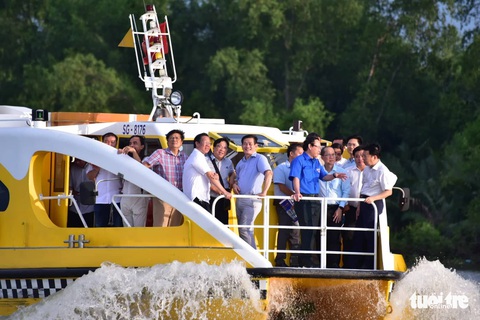 Bí thư, Chủ tịch TP.HCM khảo sát tìm cách phát triển sông Sài Gòn - Ảnh 12. Bí thư, Chủ tịch TP.HCM khảo sát tìm cách phát triển sông Sài Gòn - Ảnh 12.
