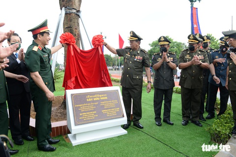 Việt Nam, Campuchia giao lưu hữu nghị quốc phòng ở biên giới - Ảnh 1. Việt Nam, Campuchia giao lưu hữu nghị quốc phòng ở biên giới - Ảnh 1.