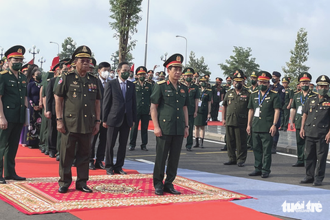 Việt Nam, Campuchia giao lưu hữu nghị quốc phòng ở biên giới - Ảnh 2. Việt Nam, Campuchia giao lưu hữu nghị quốc phòng ở biên giới - Ảnh 2.