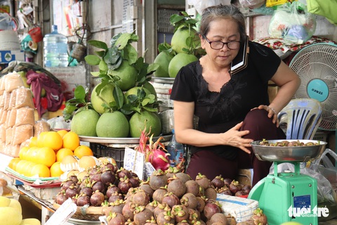 Lễ Phật đản: Hoa trái dồi dào, giá bán ổn định, nhiều nơi giảm - Ảnh 2. Lễ Phật đản: Hoa trái dồi dào, giá bán ổn định, nhiều nơi giảm - Ảnh 2.