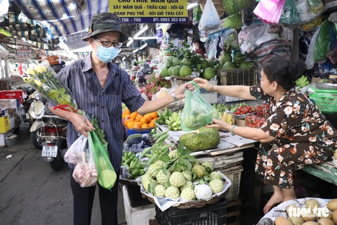 Lễ Phật đản: Hoa trái dồi dào, giá bán ổn định, nhiều nơi giảm - Ảnh 1. Lễ Phật đản: Hoa trái dồi dào, giá bán ổn định, nhiều nơi giảm - Ảnh 1.