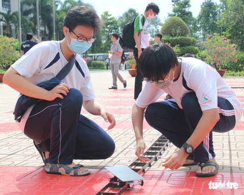5.000 học sinh dự ngày hội STEM khám phá khoa học, chọn nghề tương lai - Ảnh 1. 5.000 học sinh dự ngày hội STEM khám phá khoa học, chọn nghề tương lai - Ảnh 1.
