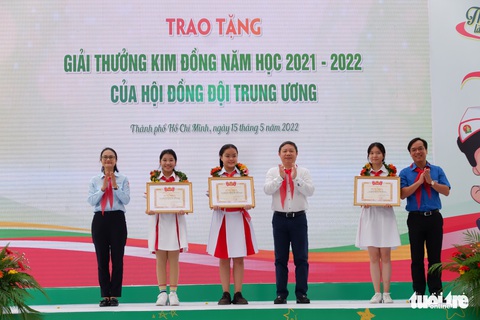 TP.HCM tuyên dương 63 gương liên đội trưởng tiêu biểu - Ảnh 4. TP.HCM tuyên dương 63 gương liên đội trưởng tiêu biểu - Ảnh 4.