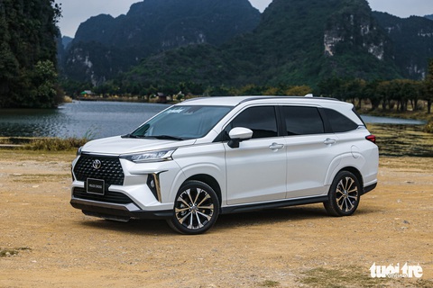 Toyota Veloz chưa thể lật đổ Mitsubishi Xpander tại Việt Nam - Ảnh 1. Toyota Veloz chưa thể lật đổ Mitsubishi Xpander tại Việt Nam - Ảnh 1.