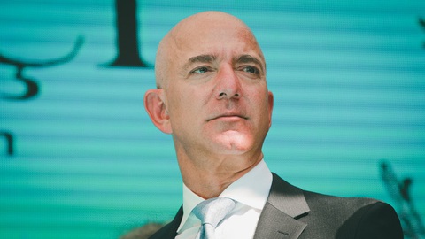 Tỉ phú Bezos đấu khẩu với Tổng thống Biden trên Twitter về lạm phát - Ảnh 1. Tỉ phú Bezos đấu khẩu với Tổng thống Biden trên Twitter về lạm phát - Ảnh 1.