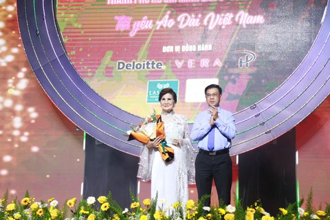 Cuộc thi Duyên dáng Áo dài 2022: Tôn vinh nét đẹp tà áo Việt - Ảnh 10. Cuộc thi Duyên dáng Áo dài 2022: Tôn vinh nét đẹp tà áo Việt - Ảnh 10.