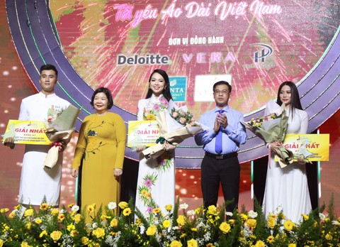 Cuộc thi Duyên dáng Áo dài 2022: Tôn vinh nét đẹp tà áo Việt - Ảnh 8. Cuộc thi Duyên dáng Áo dài 2022: Tôn vinh nét đẹp tà áo Việt - Ảnh 8.