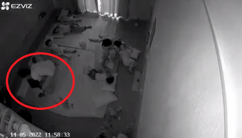 Xác minh việc bảo mẫu dùng túi nilông bịt đầu trẻ mầm non rồi đánh - Ảnh 2. Xác minh việc bảo mẫu dùng túi nilông bịt đầu trẻ mầm non rồi đánh - Ảnh 2.