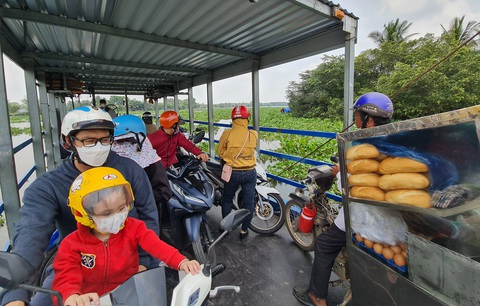 Thương nhớ đò dọc miền Tây - Kỳ 7: Con đò đến nẻo vui - Ảnh 1. Thương nhớ đò dọc miền Tây - Kỳ 7: Con đò đến nẻo vui - Ảnh 1.
