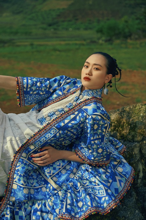 Ngắm vẻ đẹp Tây Bắc qua bộ sưu tập ‘Tơ hồng’ của Thủy Nguyễn - Ảnh 8. Ngắm vẻ đẹp Tây Bắc qua bộ sưu tập ‘Tơ hồng’ của Thủy Nguyễn - Ảnh 8.