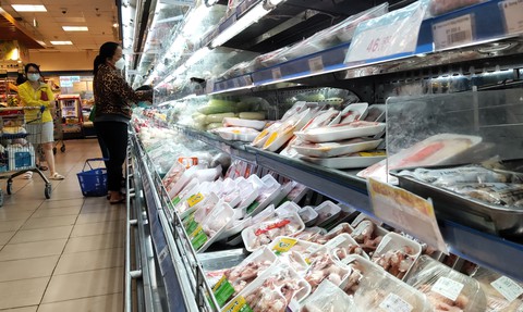 Giá xăng tăng làm giá cả lên chóng mặt, buôn bán từ siêu thị đến tiểu thương đều kêu khó - Ảnh 5. Giá xăng tăng làm giá cả lên chóng mặt, buôn bán từ siêu thị đến tiểu thương đều kêu khó - Ảnh 5.