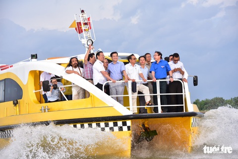 Lãnh đạo TP.HCM khảo sát sông Sài Gòn: Khai thác ngay, không chờ quy hoạch - Ảnh 4. Lãnh đạo TP.HCM khảo sát sông Sài Gòn: Khai thác ngay, không chờ quy hoạch - Ảnh 4.