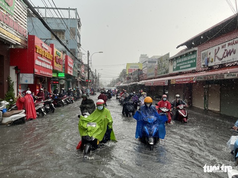 Miền Nam, TP.HCM sẽ có đợt mưa to trên toàn khu vực - Ảnh 1. Miền Nam, TP.HCM sẽ có đợt mưa to trên toàn khu vực - Ảnh 1.