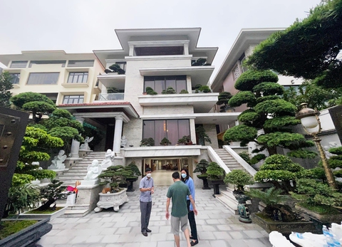Cựu chủ tịch Hạ Long đứng chính chủ chiếc ôtô có giá thấp nhất trong 4 chiếc bị niêm phong - Ảnh 4. Cựu chủ tịch Hạ Long đứng chính chủ chiếc ôtô có giá thấp nhất trong 4 chiếc bị niêm phong - Ảnh 4.