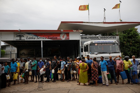 TIN THẾ GIỚI 17-5: Giá dầu tăng; Sri Lanka hết sạch xăng dầu - Ảnh 1. TIN THẾ GIỚI 17-5: Giá dầu tăng; Sri Lanka hết sạch xăng dầu - Ảnh 1.