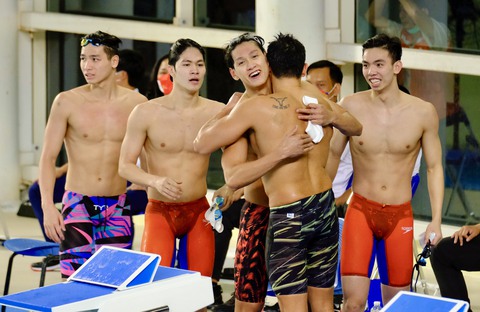 Thua sốc nhưng Schooling vẫn vui vẻ chúc mừng bạn cũ Quý Phước - Ảnh 5. Thua sốc nhưng Schooling vẫn vui vẻ chúc mừng bạn cũ Quý Phước - Ảnh 5.