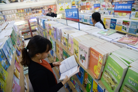 Ngoài học phí, chúng tôi phải đóng rất nhiều khoản để con đi học - Ảnh 1. Ngoài học phí, chúng tôi phải đóng rất nhiều khoản để con đi học - Ảnh 1.
