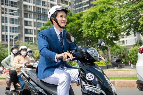 MC Vũ Mạnh Cường lái thử xe VinFast 200km/lần sạc - Ảnh 1. MC Vũ Mạnh Cường lái thử xe VinFast 200km/lần sạc - Ảnh 1.