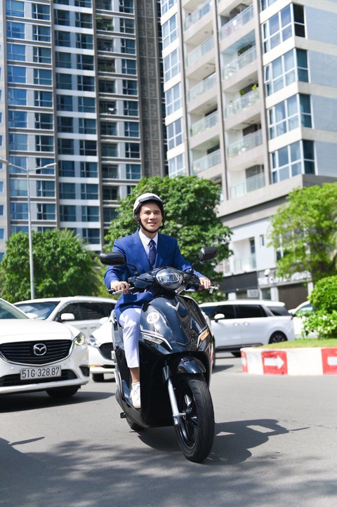MC Vũ Mạnh Cường lái thử xe VinFast 200km/lần sạc - Ảnh 2. MC Vũ Mạnh Cường lái thử xe VinFast 200km/lần sạc - Ảnh 2.