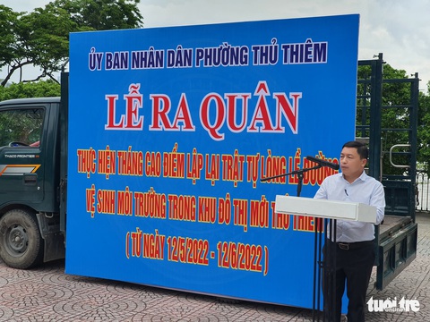 Thủ Đức mở cao điểm xử lý hàng rong, xả rác gần cầu Thủ Thiêm 2 - Ảnh 1. Thủ Đức mở cao điểm xử lý hàng rong, xả rác gần cầu Thủ Thiêm 2 - Ảnh 1.