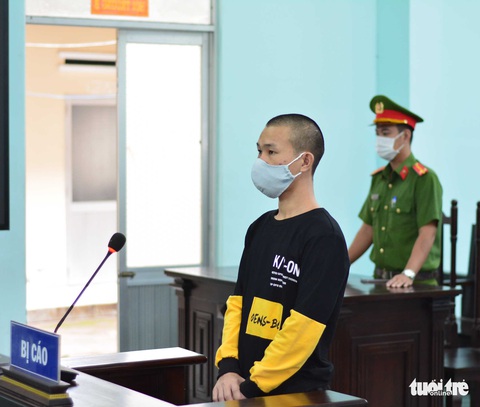Phạt 2,5 năm tù bị cáo lái xe cuốc băm bổ xe tải và bán tải ở công trường cao tốc - Ảnh 1. Phạt 2,5 năm tù bị cáo lái xe cuốc băm bổ xe tải và bán tải ở công trường cao tốc - Ảnh 1.