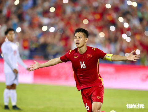 Giá vé chợ đen trận bán kết U23 Việt Nam - U23 Malaysia trên sân Việt Trì bắt đầu nóng - Ảnh 2. Giá vé chợ đen trận bán kết U23 Việt Nam - U23 Malaysia trên sân Việt Trì bắt đầu nóng - Ảnh 2.