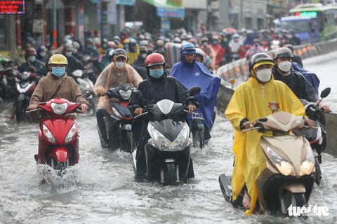 Chiều nay 17-5, Nam Bộ và Tây Nguyên có nơi mưa to - Ảnh 1. Chiều nay 17-5, Nam Bộ và Tây Nguyên có nơi mưa to - Ảnh 1.
