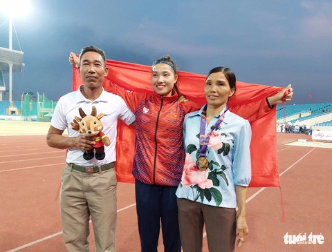 Đoạt huy chương vàng SEA Games 31, Nguyễn Linh Na phá kỷ lục quốc gia đứng im 17 năm - Ảnh 2. Đoạt huy chương vàng SEA Games 31, Nguyễn Linh Na phá kỷ lục quốc gia đứng im 17 năm - Ảnh 2.