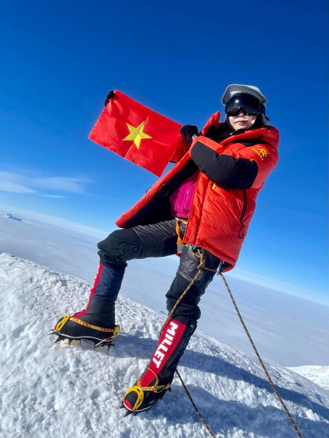 Nữ vận động viên Việt Nam đầu tiên hạ gục Everest tiếp tục hành trình - Ảnh 1. Nữ vận động viên Việt Nam đầu tiên hạ gục Everest tiếp tục hành trình - Ảnh 1.