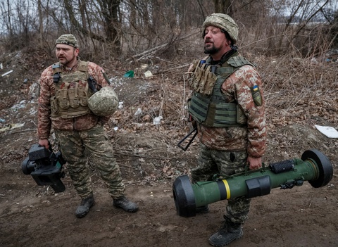 Quân đội Mỹ chi hơn 300 triệu USD làm tên lửa Javelin đang hiệu quả ở Ukraine - Ảnh 1. Quân đội Mỹ chi hơn 300 triệu USD làm tên lửa Javelin đang hiệu quả ở Ukraine - Ảnh 1.