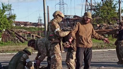 Bộ Quốc phòng Nga: 265 binh sĩ Ukraine ở nhà máy thép Azovstal đầu hàng - Ảnh 1. Bộ Quốc phòng Nga: 265 binh sĩ Ukraine ở nhà máy thép Azovstal đầu hàng - Ảnh 1.