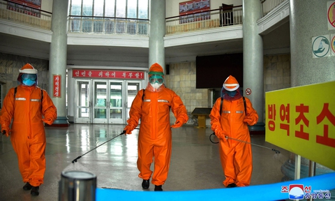 Ông Kim Jong Un phê bình các quan chức chống dịch non kém - Ảnh 2. Ông Kim Jong Un phê bình các quan chức chống dịch non kém - Ảnh 2.