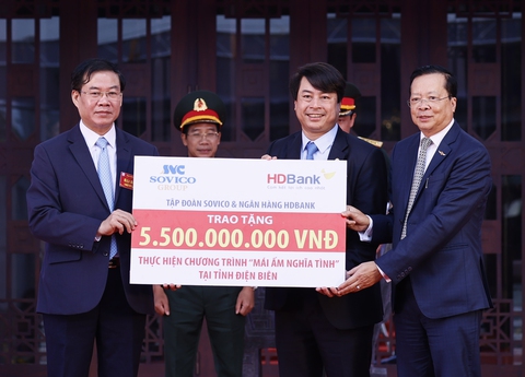 Sovico và HDBank trao tặng kinh phí xây dựng 100 căn nhà tình nghĩa cho tỉnh Điện Biên - Ảnh 1. Sovico và HDBank trao tặng kinh phí xây dựng 100 căn nhà tình nghĩa cho tỉnh Điện Biên - Ảnh 1.