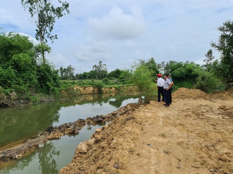Lập biên bản, đề nghị xử phạt doanh nghiệp chiếm hơn 8.300m2 đất phi nông nghiệp - Ảnh 3. Lập biên bản, đề nghị xử phạt doanh nghiệp chiếm hơn 8.300m2 đất phi nông nghiệp - Ảnh 3.