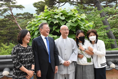 Cuộc sống vui thú điền viên của cựu tổng thống Hàn Quốc Moon Jae In - Ảnh 4. Cuộc sống vui thú điền viên của cựu tổng thống Hàn Quốc Moon Jae In - Ảnh 4.